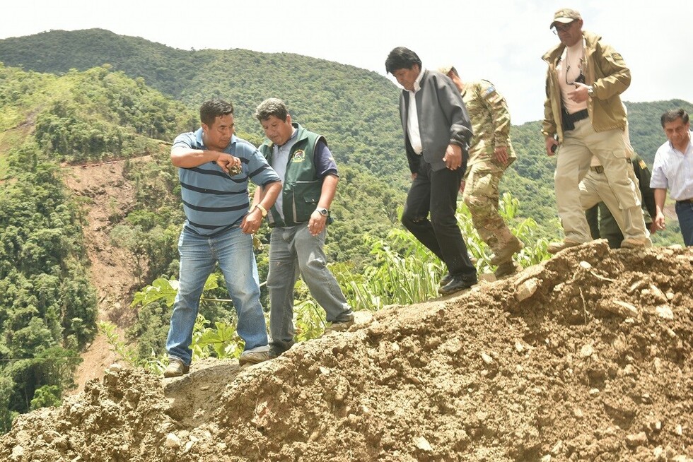 Morales anuncia vuelos solidarios de emergencia por tragedia de Caranavi