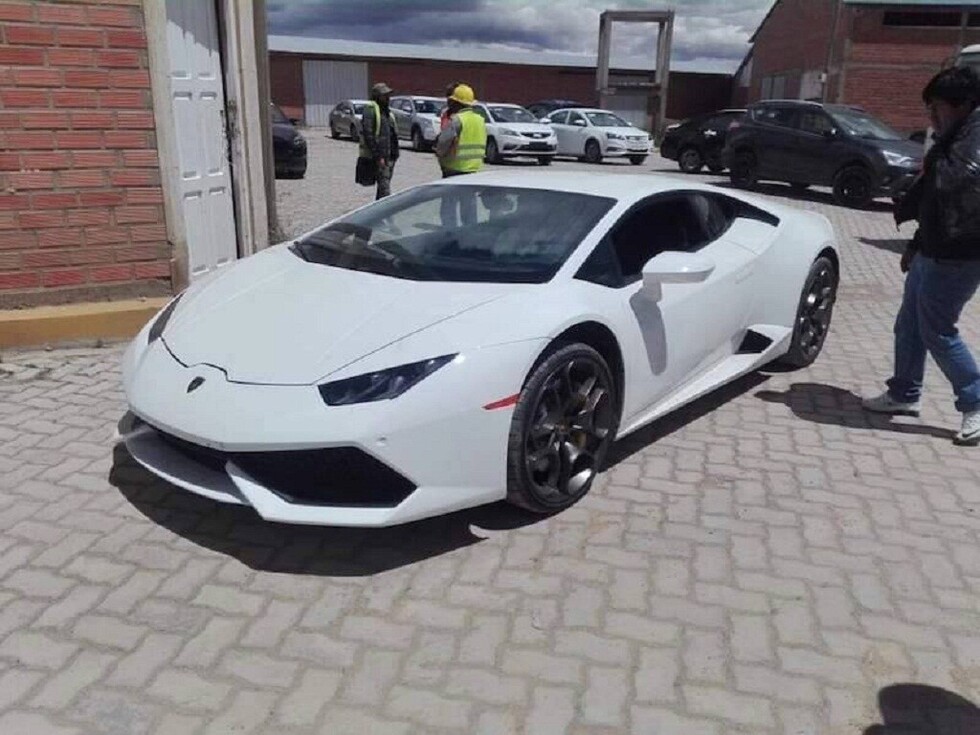 Loza niega tener un Lamborghini y dice que acusación es ensayo de campaña sucia de la derecha