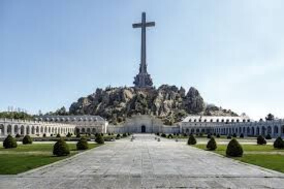 Gobierno español ordena la exhumación de Francisco Franco