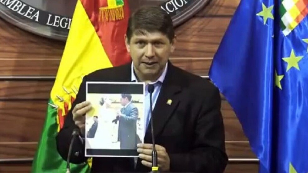 Diputado implica en el “Clan Borda” a un flamante vocal constitucional
