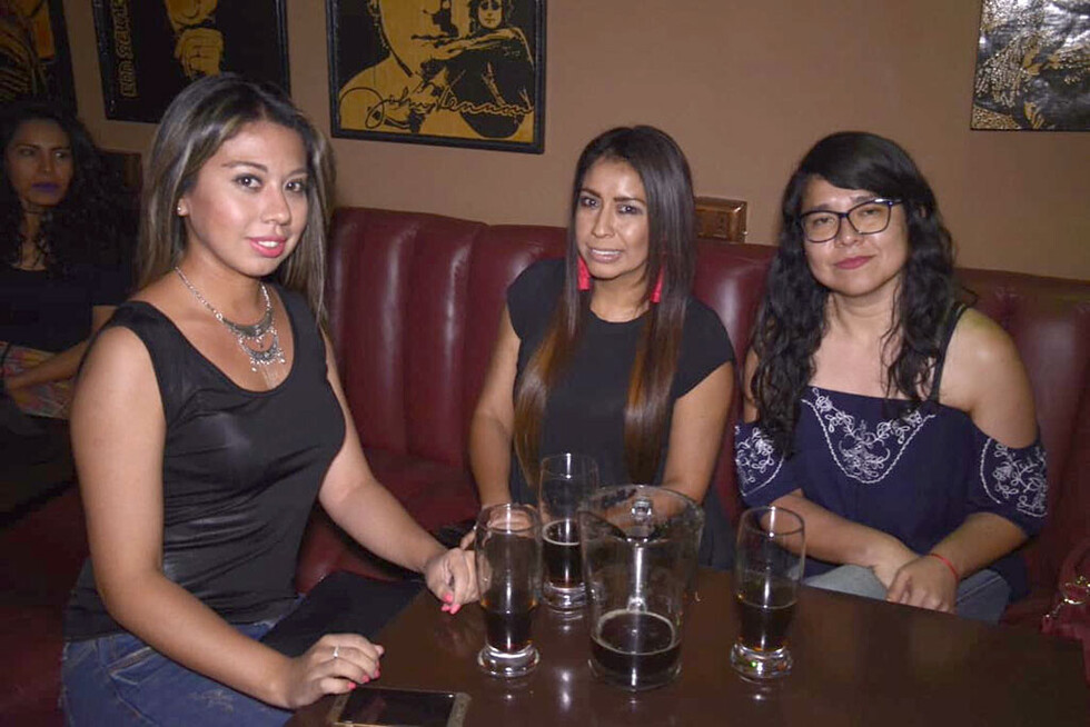 Noche de amigas y amigos en la ciudad