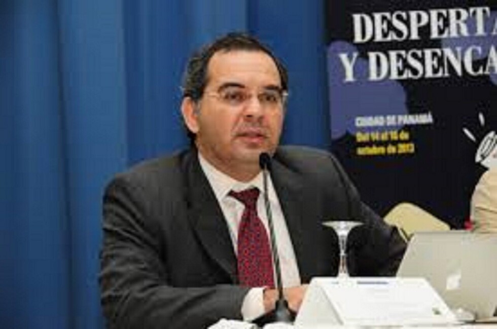 Ministro de Comunicación expresa pesar por asesinato de sobrino de periodista en Santa Cruz y pide justicia