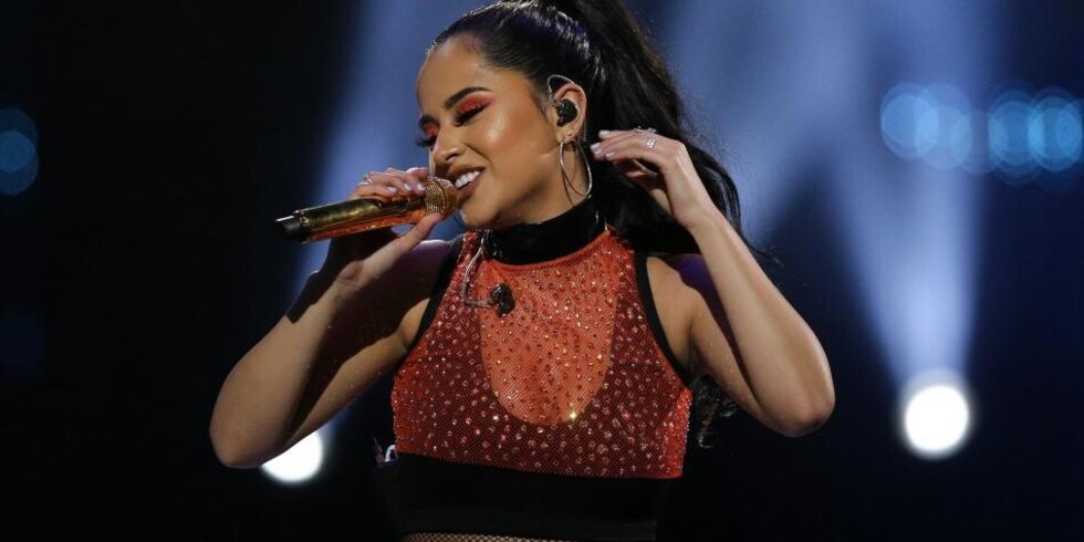 Becky G pierde el vuelo para su concierto en Bolivia