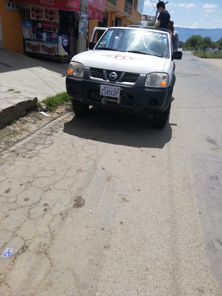 Vecinos denuncian haber visto un vehículo de YPFB con cervezas