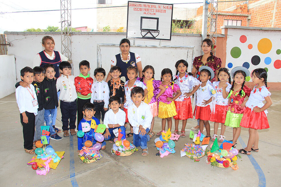 Los niños y su churo Carnaval