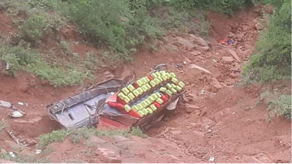 Bus se embarranca y deja al menos siete muertos