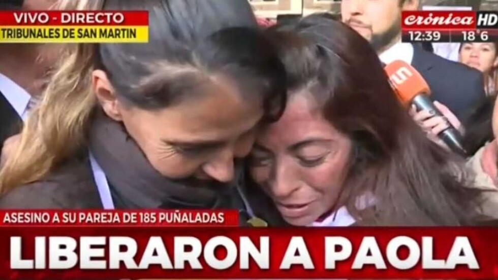 Liberan a mujer que mató a su esposo de 185 puñaladas