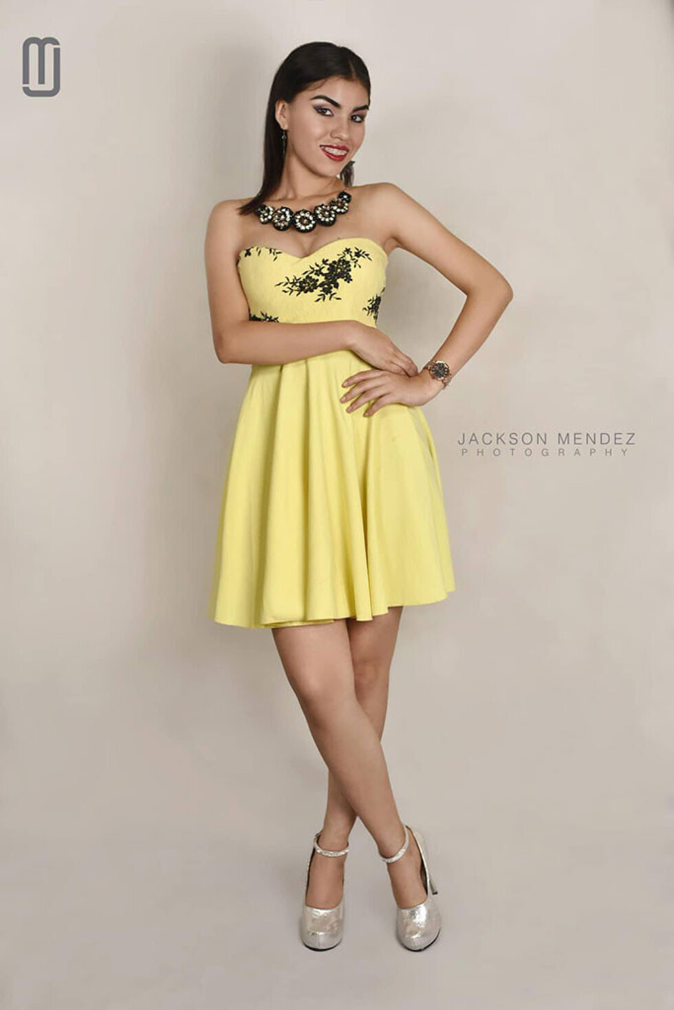 Alison Flores avanza en el modelaje