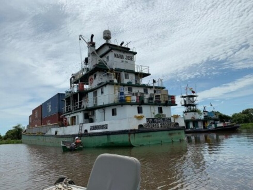 Llega a puerto Jennefer el primer buque con 82 contenedores