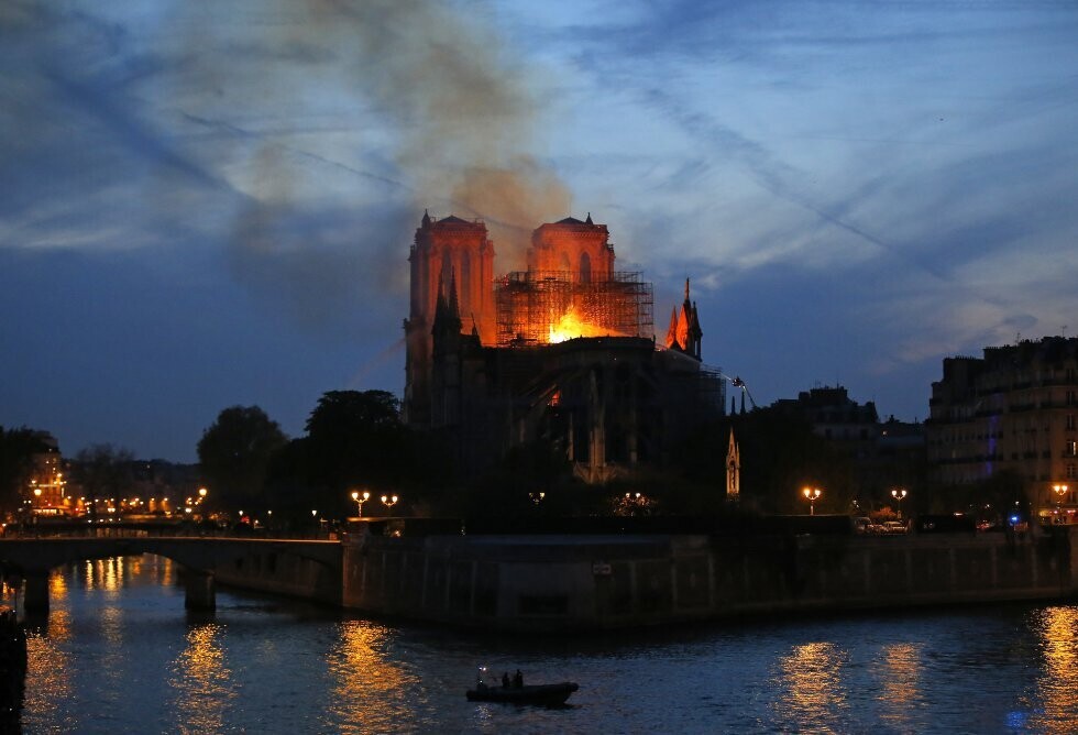 Cómo se contiene un incendio como el de Notre Dame