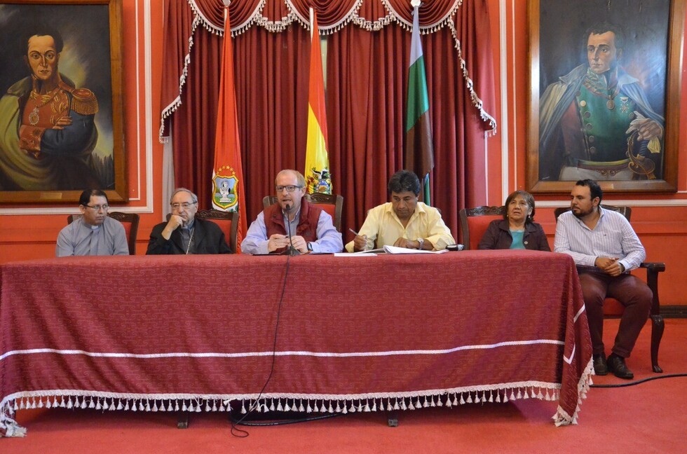 Oliva firma contrato de restauración de la Catedral
