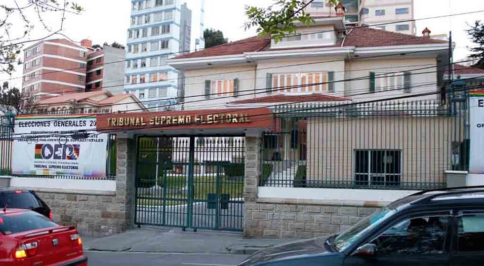 Opositores advierten de una “crisis” en el TSE