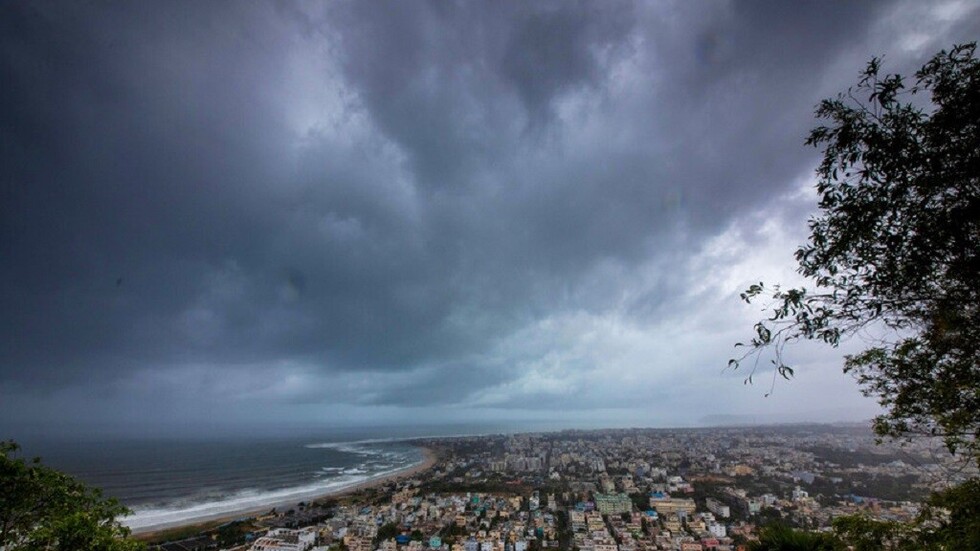 La India planea evacuar a 800.000 personas ante la llegada del ciclón Fani