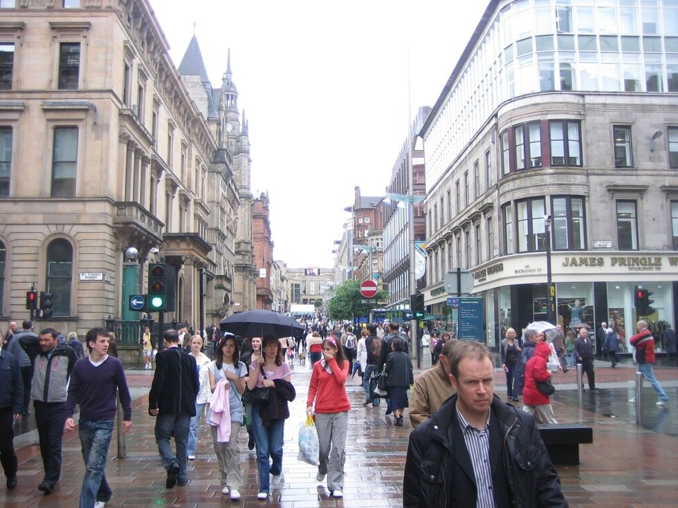 Miles de personas marchan por las calles en Glasgow