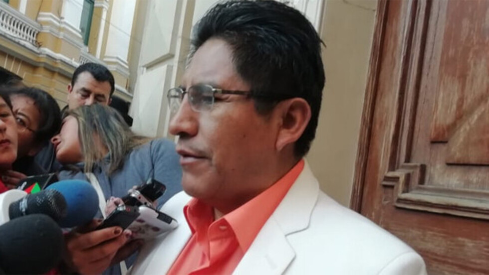 Patzi: Romero debe renunciar “por honestidad a sí mismo”