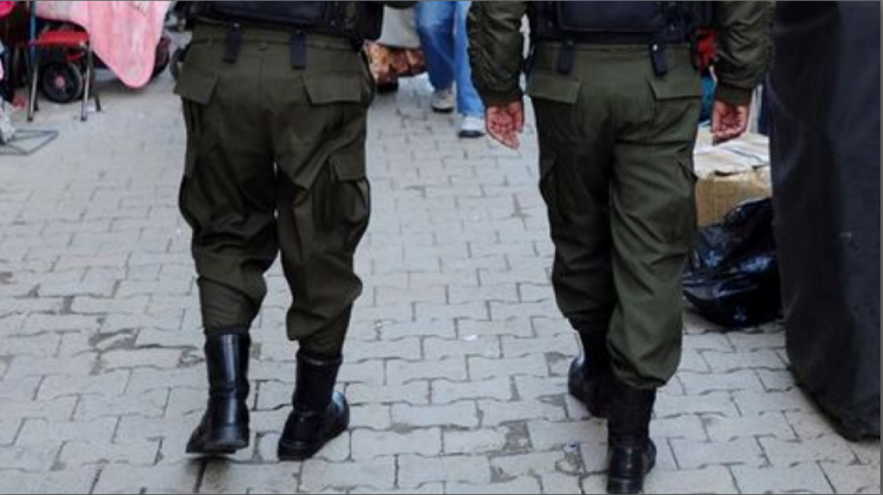 Aprehenden a 4 policías por presunto volteo de drogas