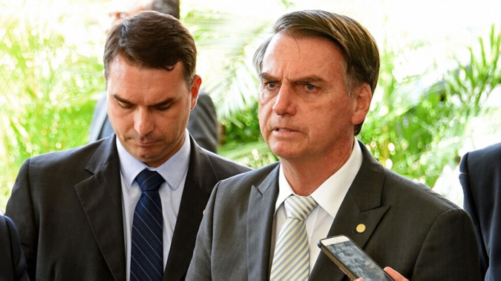 Familia Bolsonaro envuelta otra vez por la corrupción