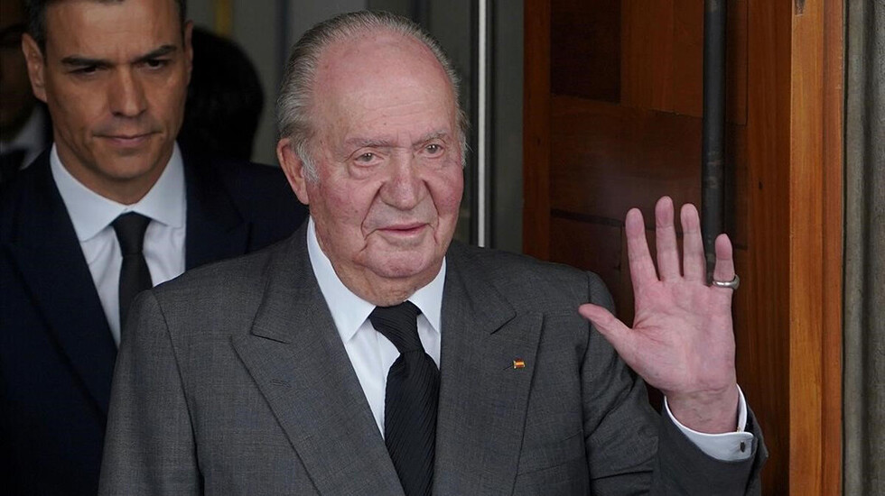 Juan Carlos I anuncia su retirada de la vida pública