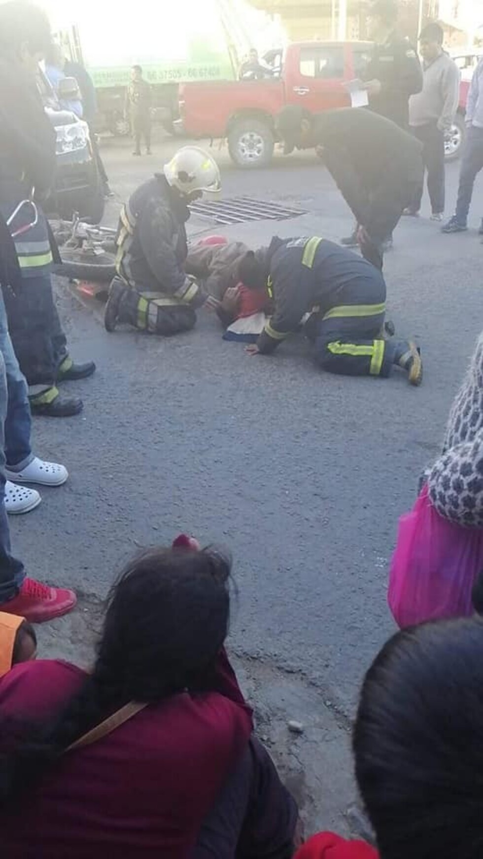 Vagoneta choca con una moto y deja tres heridos en Tarija