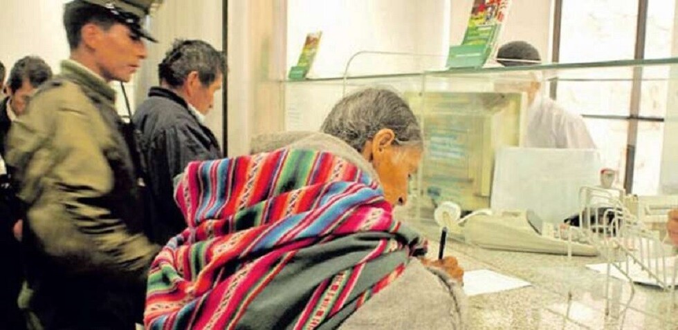 Evo envía al Legislativo proyecto para subir Bs50 la Renta Dignidad