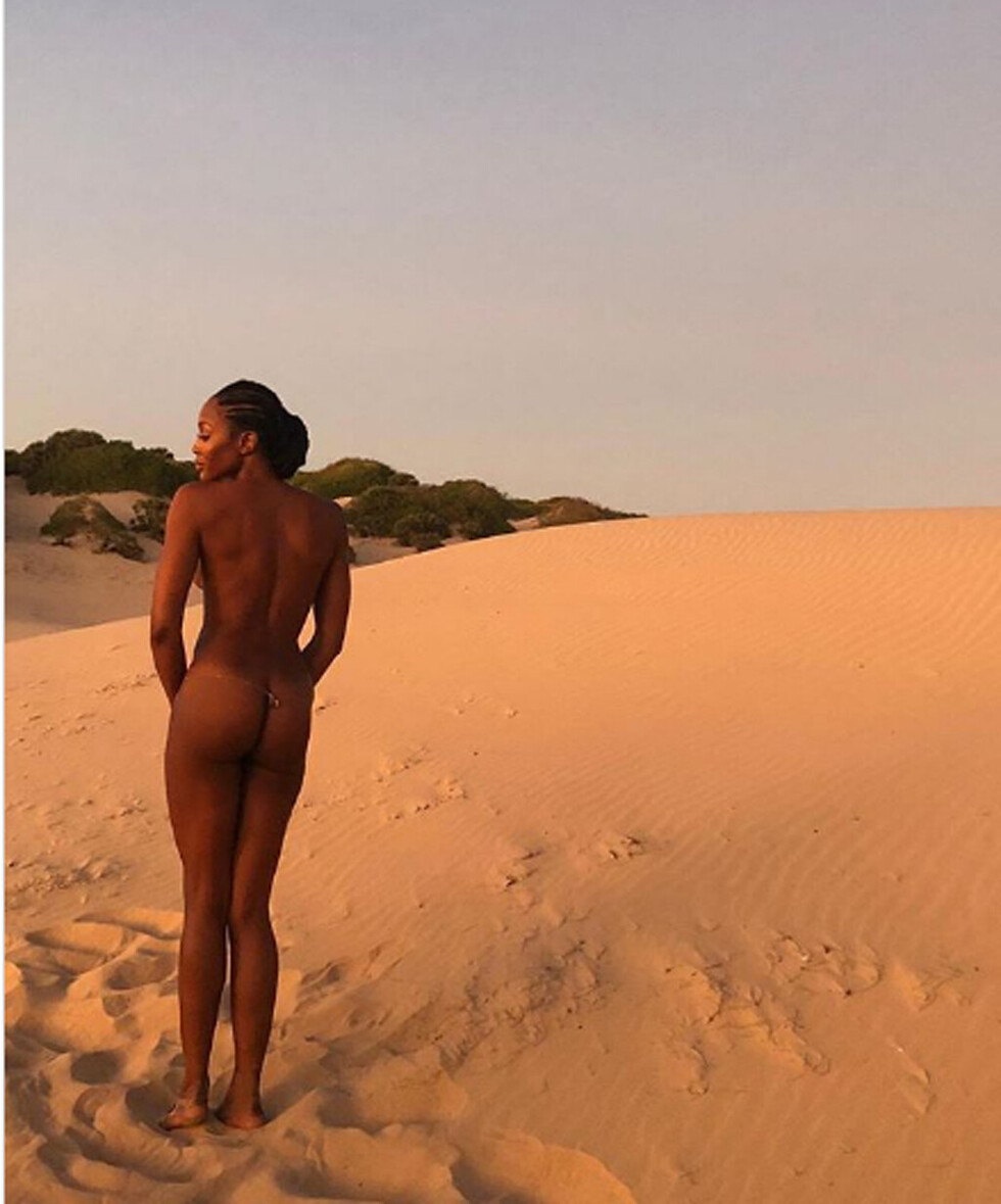 Naomi Campbell  posa desnuda a  sus 49 años