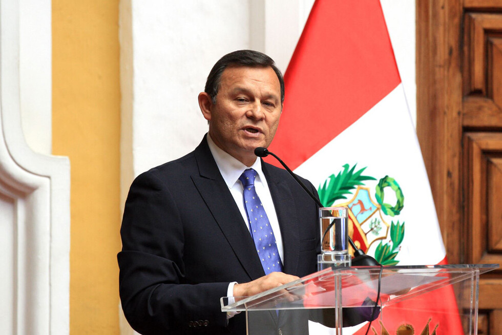 Piden comparecencia de canciller por escándalo en Perú