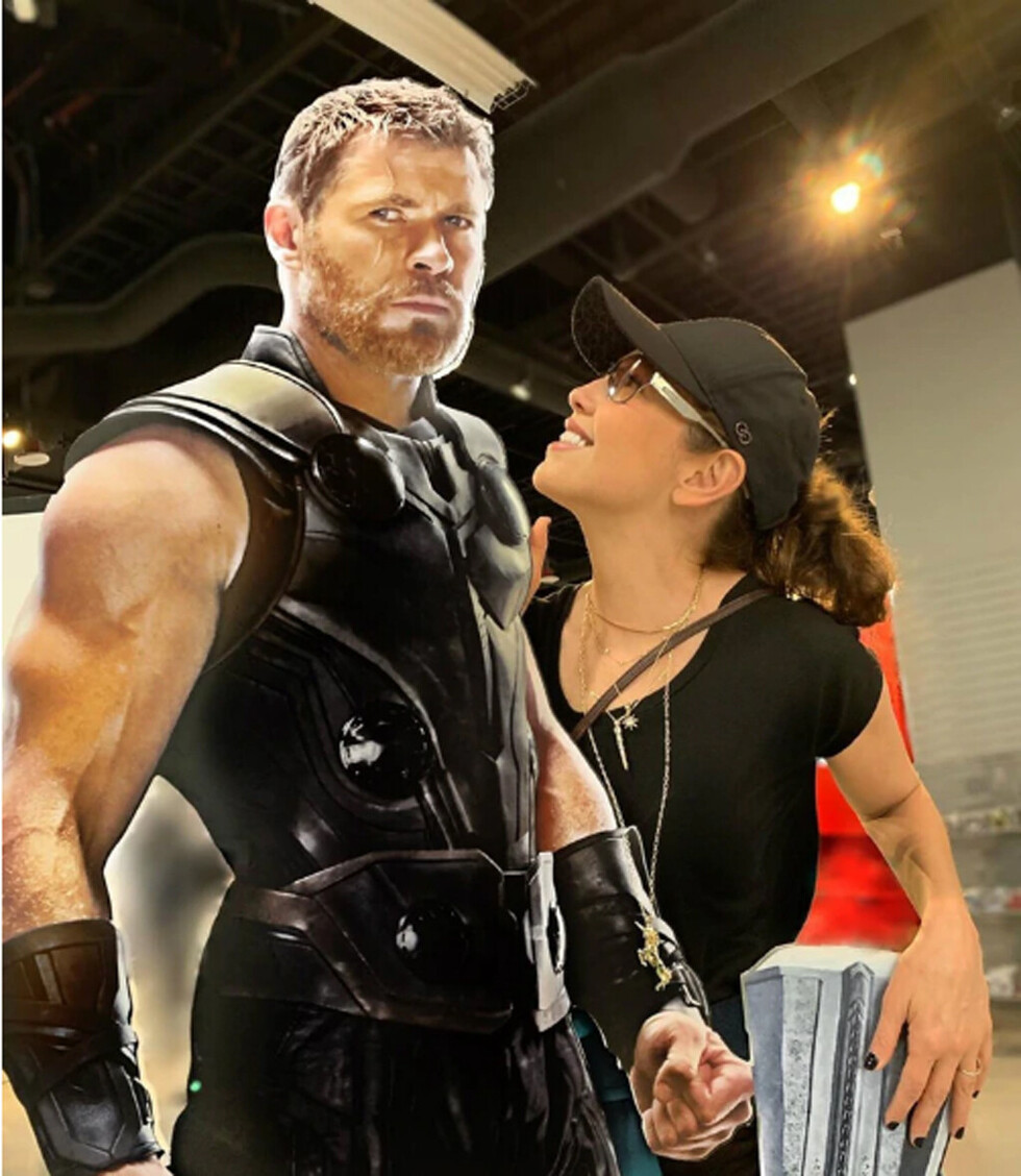 Thalía alabó  la belleza de  un “Avengers”
