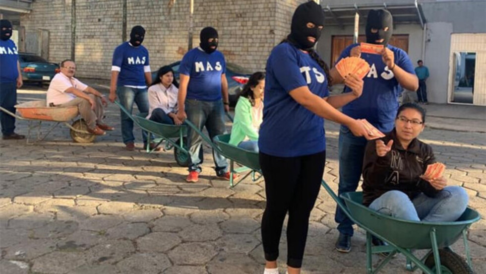 Santa Cruz: Suman denuncias por acarreo de votantes y se desata protesta