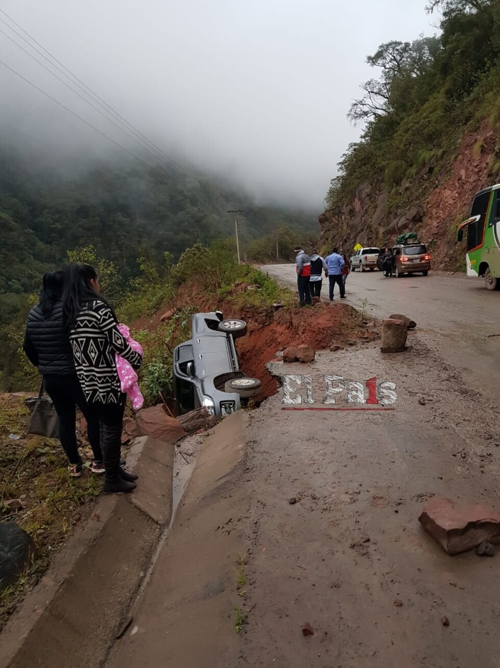 Vehículo corrió riesgo de embarrancarse en el tramo Canaletas - Entre Ríos