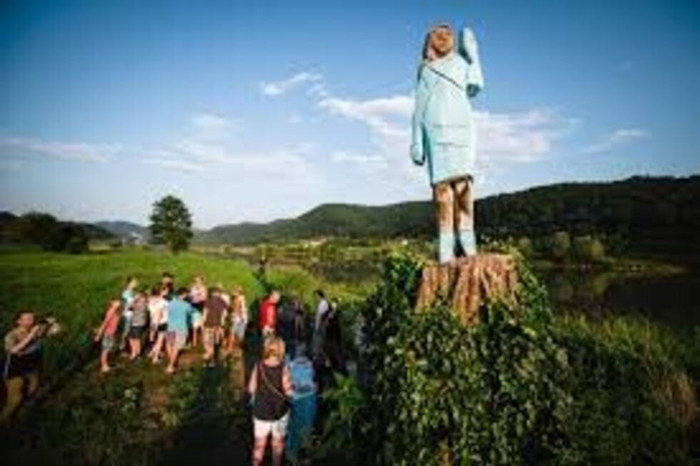 Crean estatua de la esposa de Trump