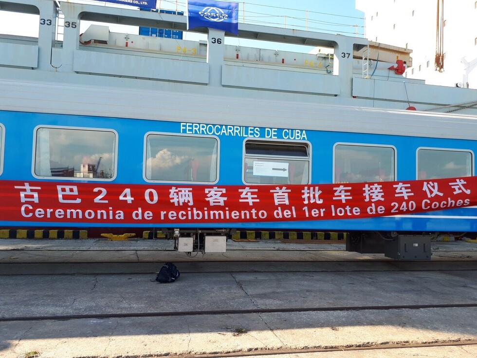 Primer tren llegado en 40 años comienza a recorrer Cuba en inicio de renovación sistema ferroviario
