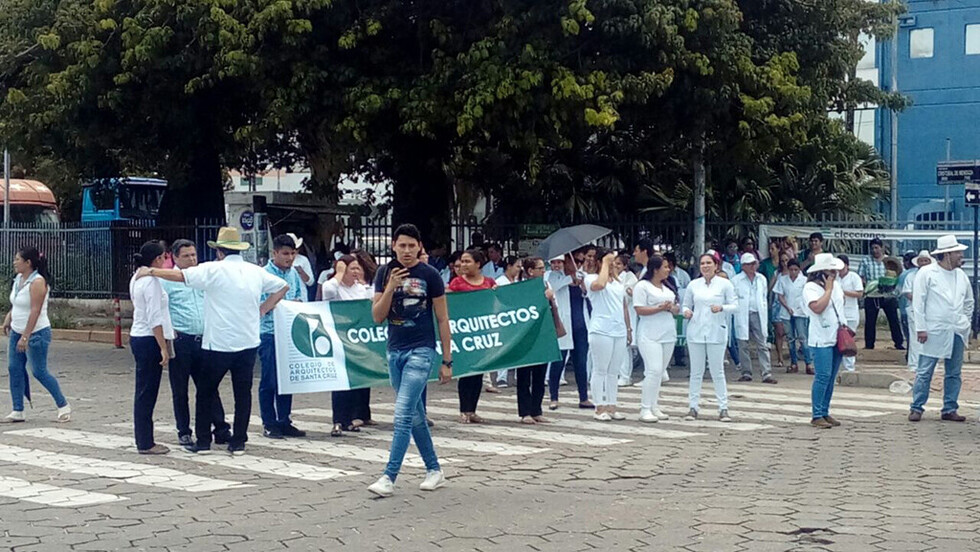 Médicos cruceños dan ultimátum al Gobierno