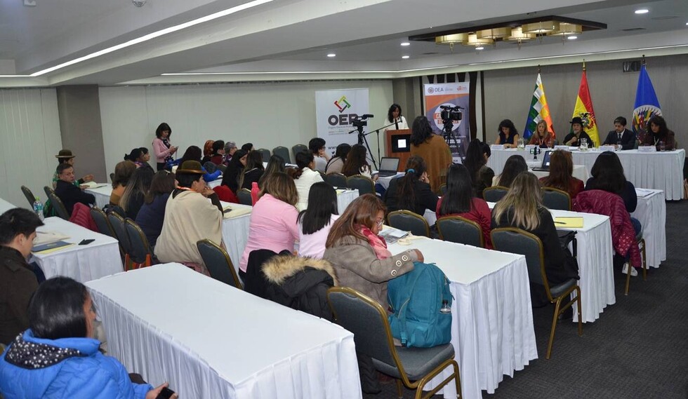 Elecciones Generales: 49 candidatas participan en curso para encarar la campaña electoral
