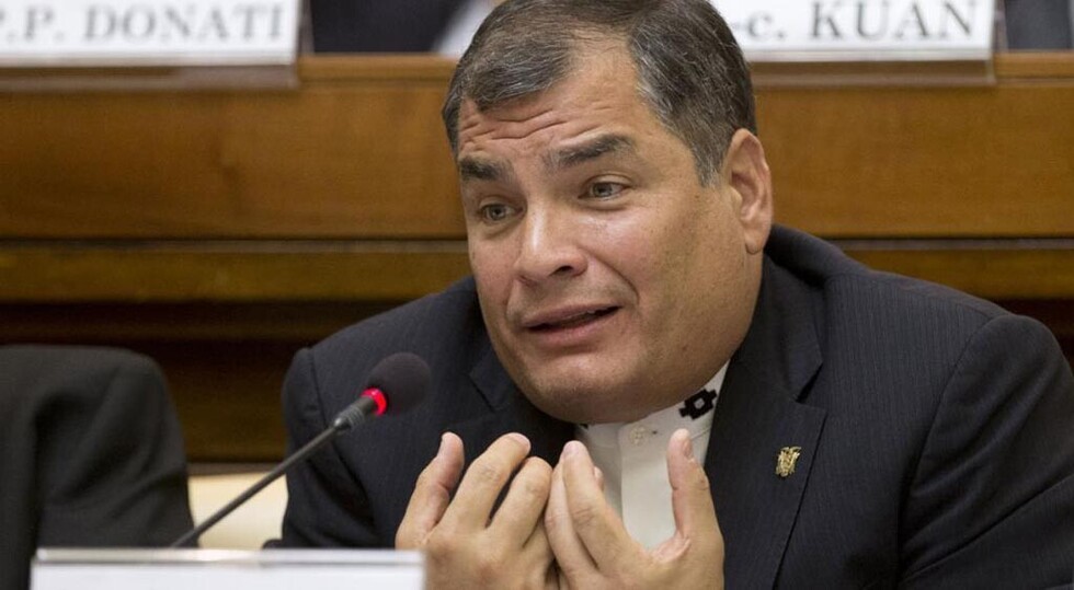 Critican al gobierno por perseguir a Correa