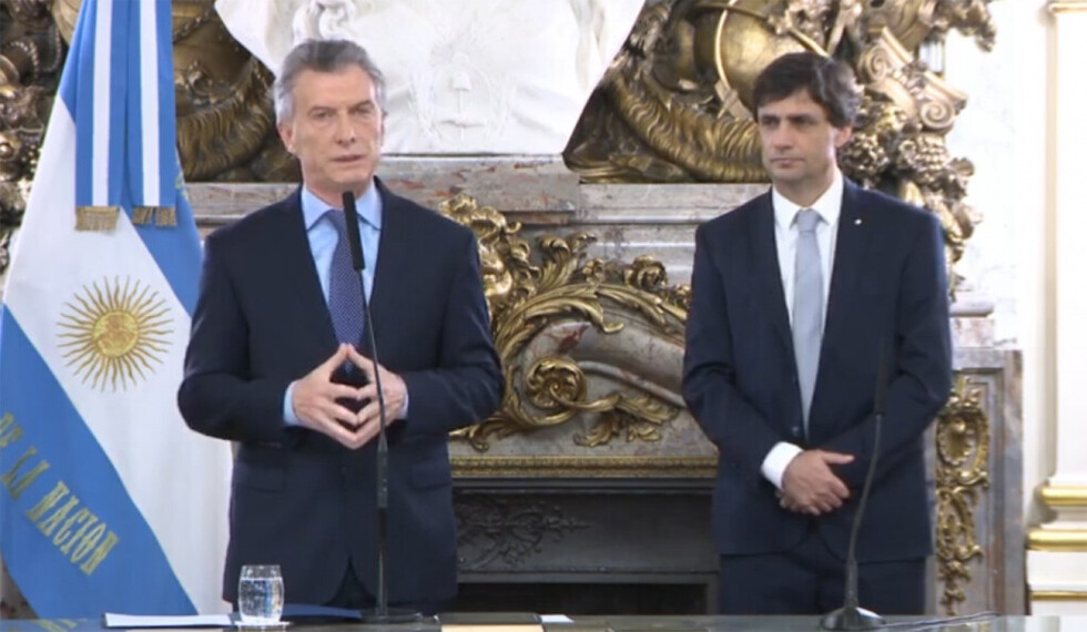 Argentina dice que buscará sostener el valor del peso