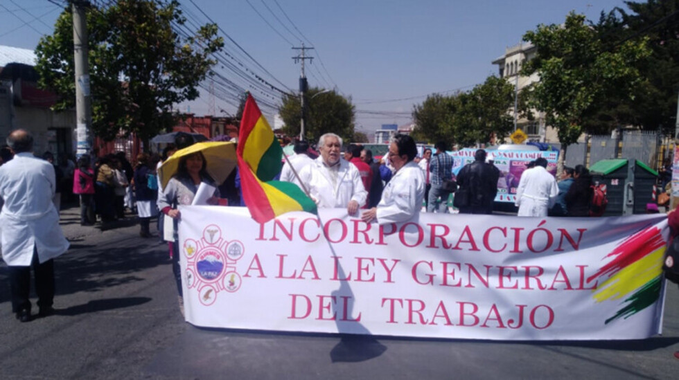 Médicos piden ser incluidos en la Ley de Trabajo
