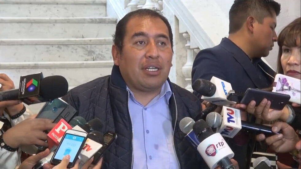 Piden a Evo dar pruebas de supuesta conspiración