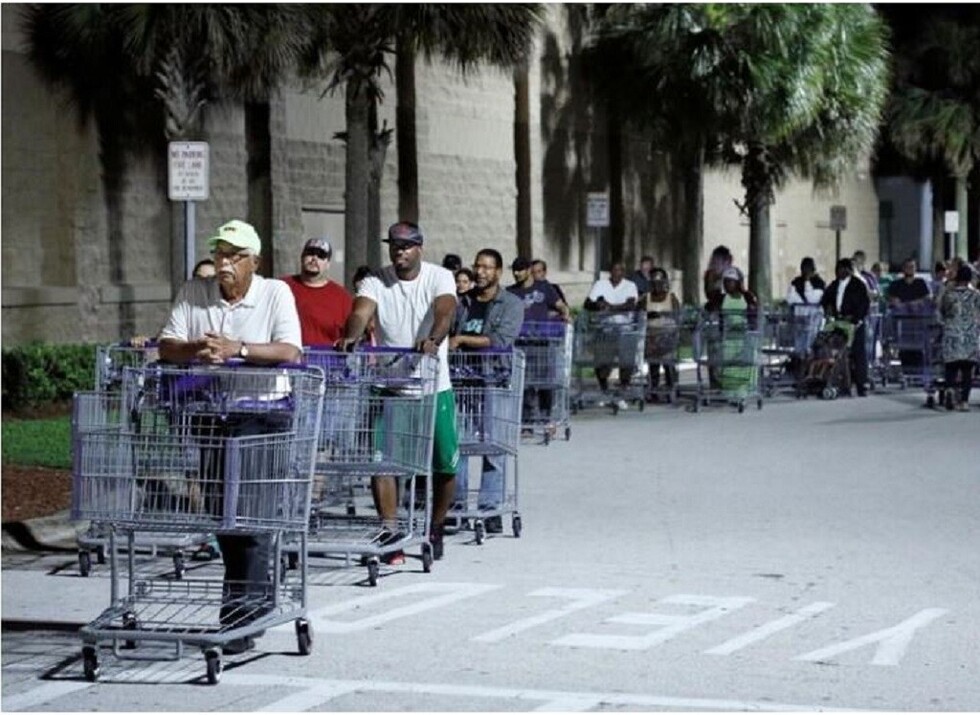 Piden a residentes de Florida acopiar agua y alimentos ante llegada de huracán Dorian