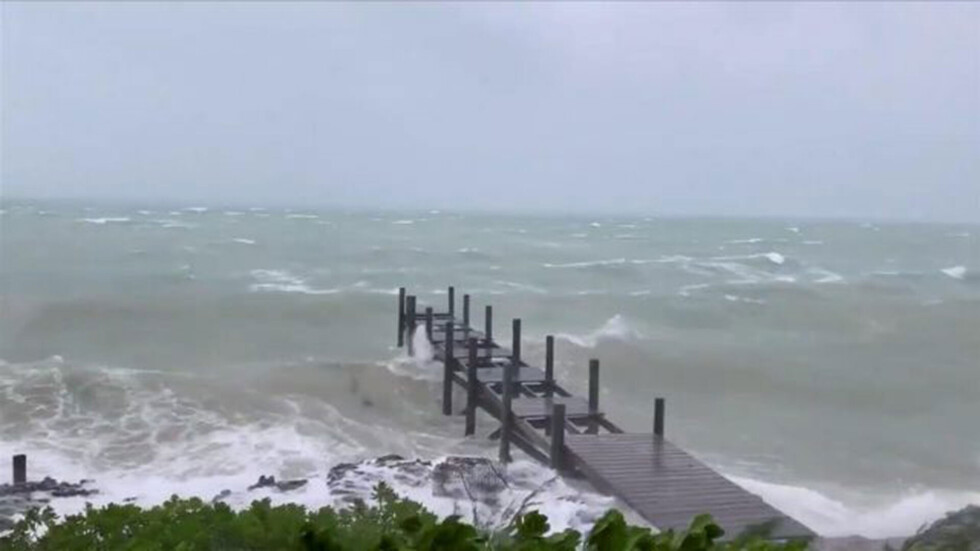 El Huracán Dorian golpea las Bahamas, se acerca a Florida