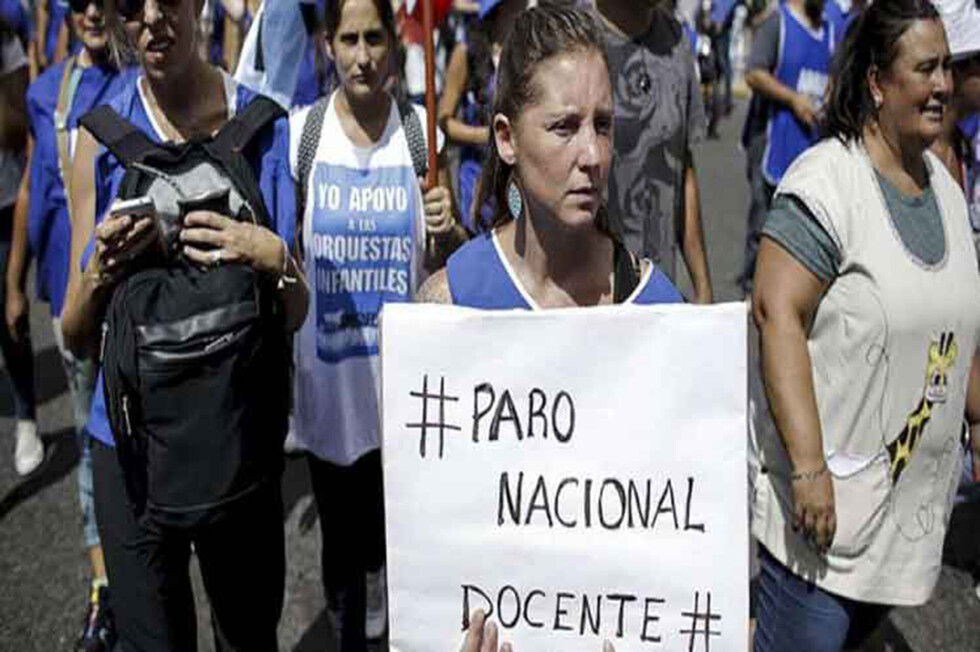 Los docentes argentinos convocan a paro nacional