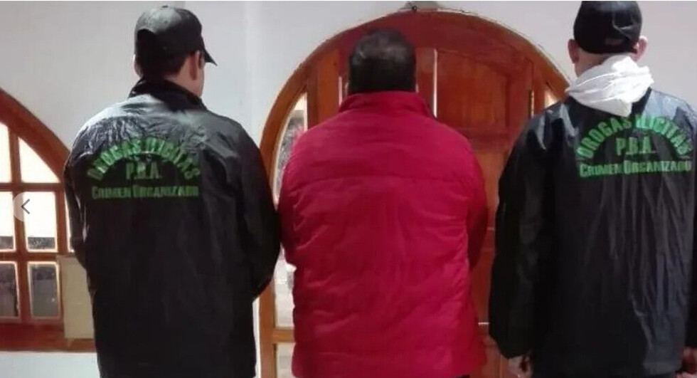 Caen narcos peruanos con “coca” oculta en cotillón