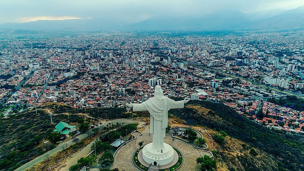 Cochabamba celebra efeméride con obras y ofrendas