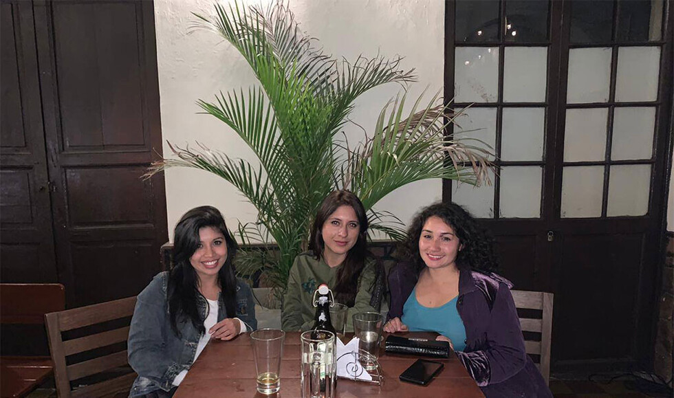 Pasándola a full en Patio Central