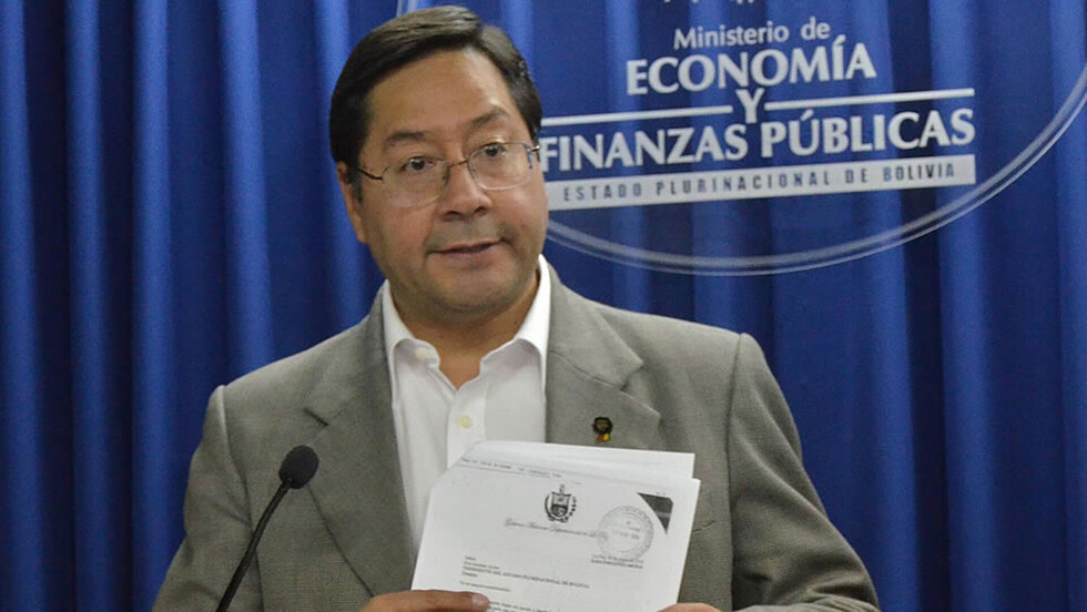 Arce vincula el problema de Arica con tema marítimo
