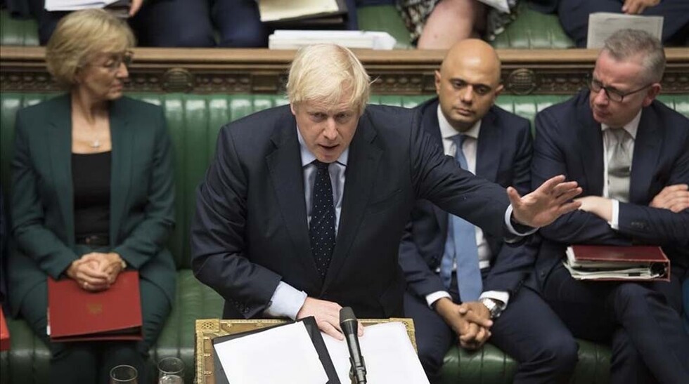 Johnson provoca a rivales para convocar a elección