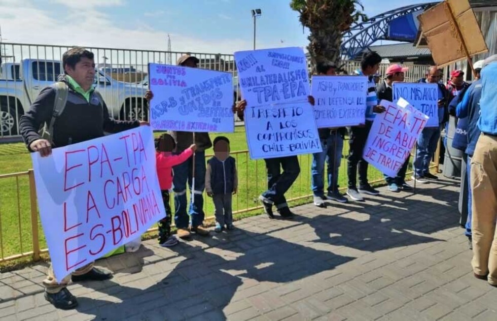 Transportistas bolivianos protestan en el Puerto de Arica ante conflicto que los mantiene varados