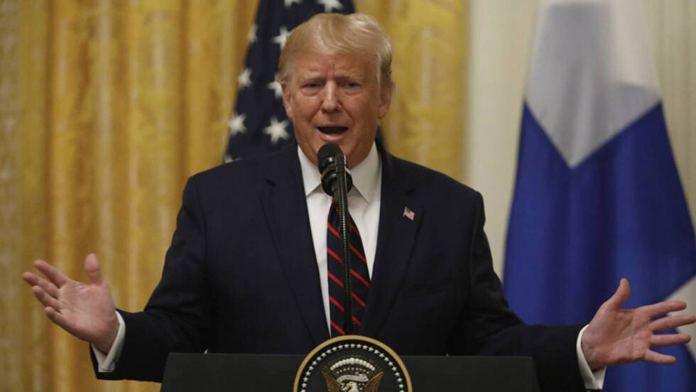 Trump pide en público que China investigue a Biden