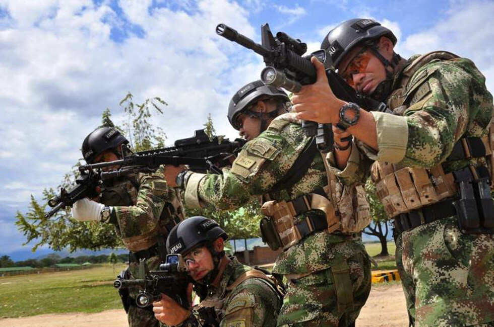 Acusan a Colombia de usar paramilitares en Venezuela