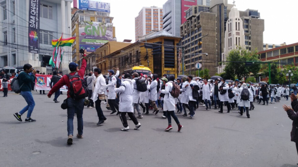 Médicos aceptan dialogar con el Gobierno nacional