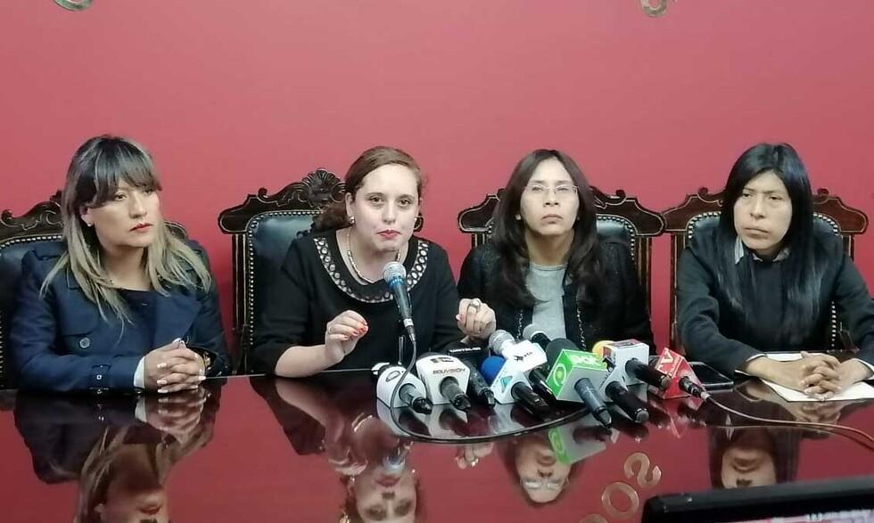Cuatro diputadas de UD piden votar por Mesa y que Ortiz decline candidatura